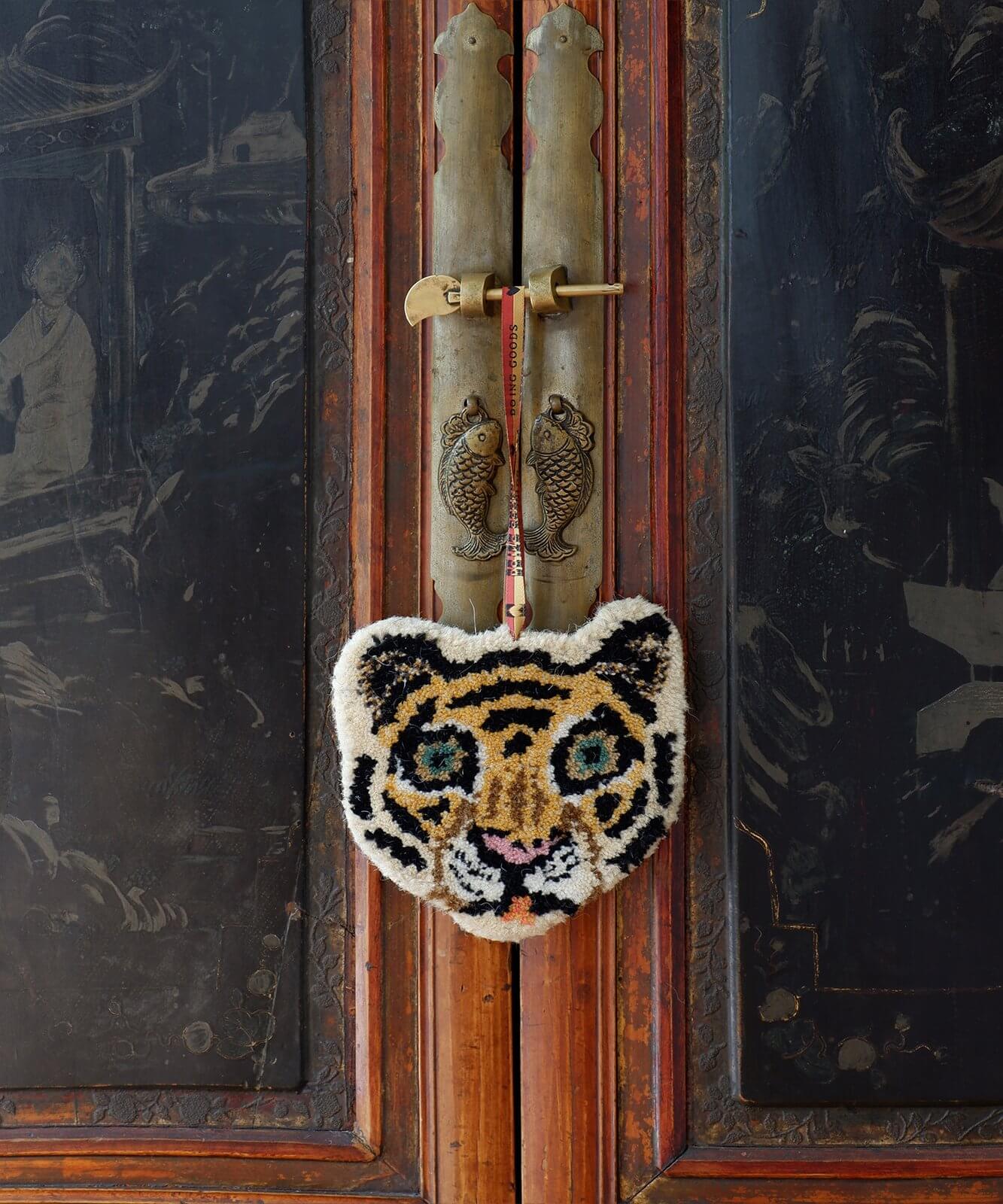 Cloudy Tiger Gift Hanger