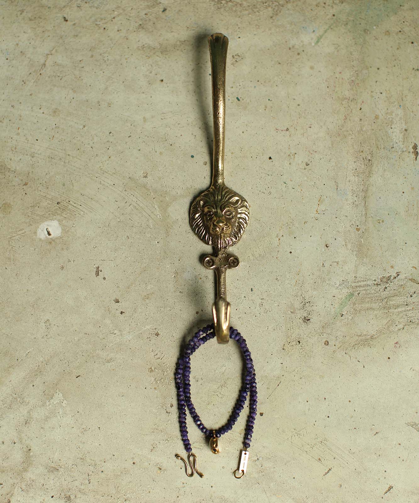 Lovesome Lion Hook