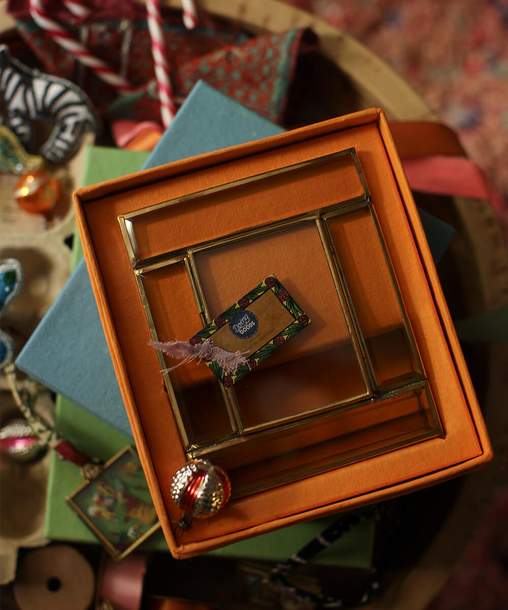 Bonnie Colored Frame Small Amber (in giftbox)